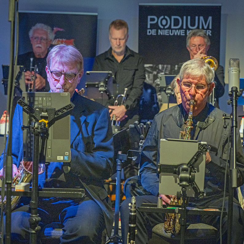 De V.S.O.P. Big Band aan het spelen