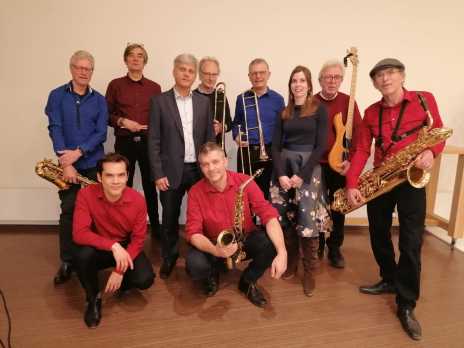 Bigband JustUs, met zangeres Ciara Clercx