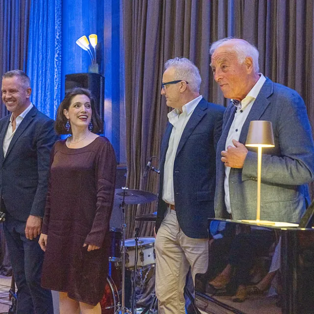 De band ontvangt applaus