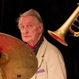 John Engels achter de drums