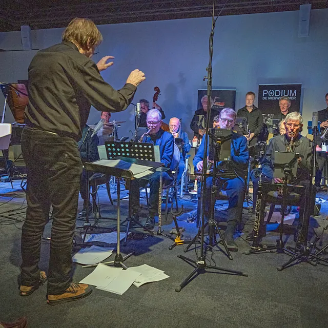 De V.S.O.P. Big Band aan het spelen