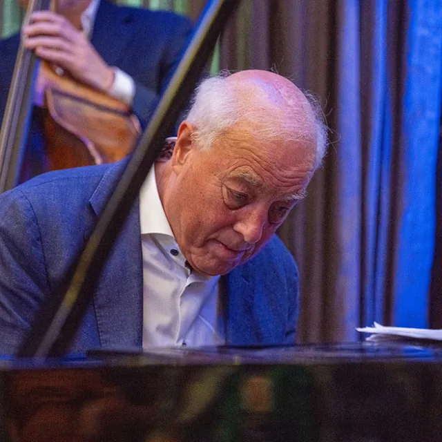 Lex Jasper aan de piano