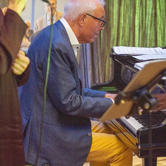 Lex Jasper op piano