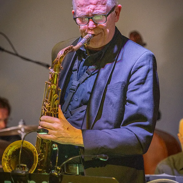 De V.S.O.P. Big Band aan het spelen