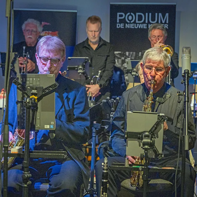 De V.S.O.P. Big Band aan het spelen